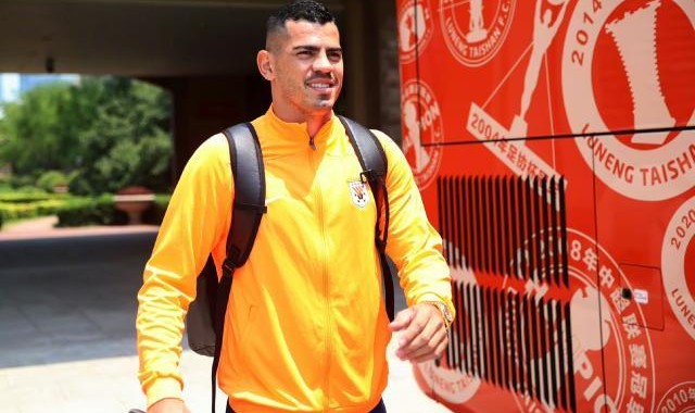 开云体育官网-泰山西征上演“似是故人来” 崔康熙正谋求战术变革